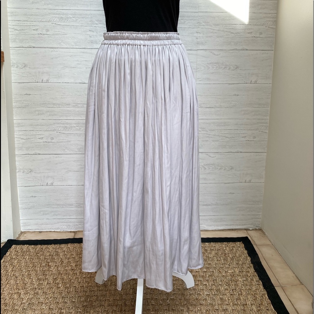 Uniqlo Full Skirt In light grey